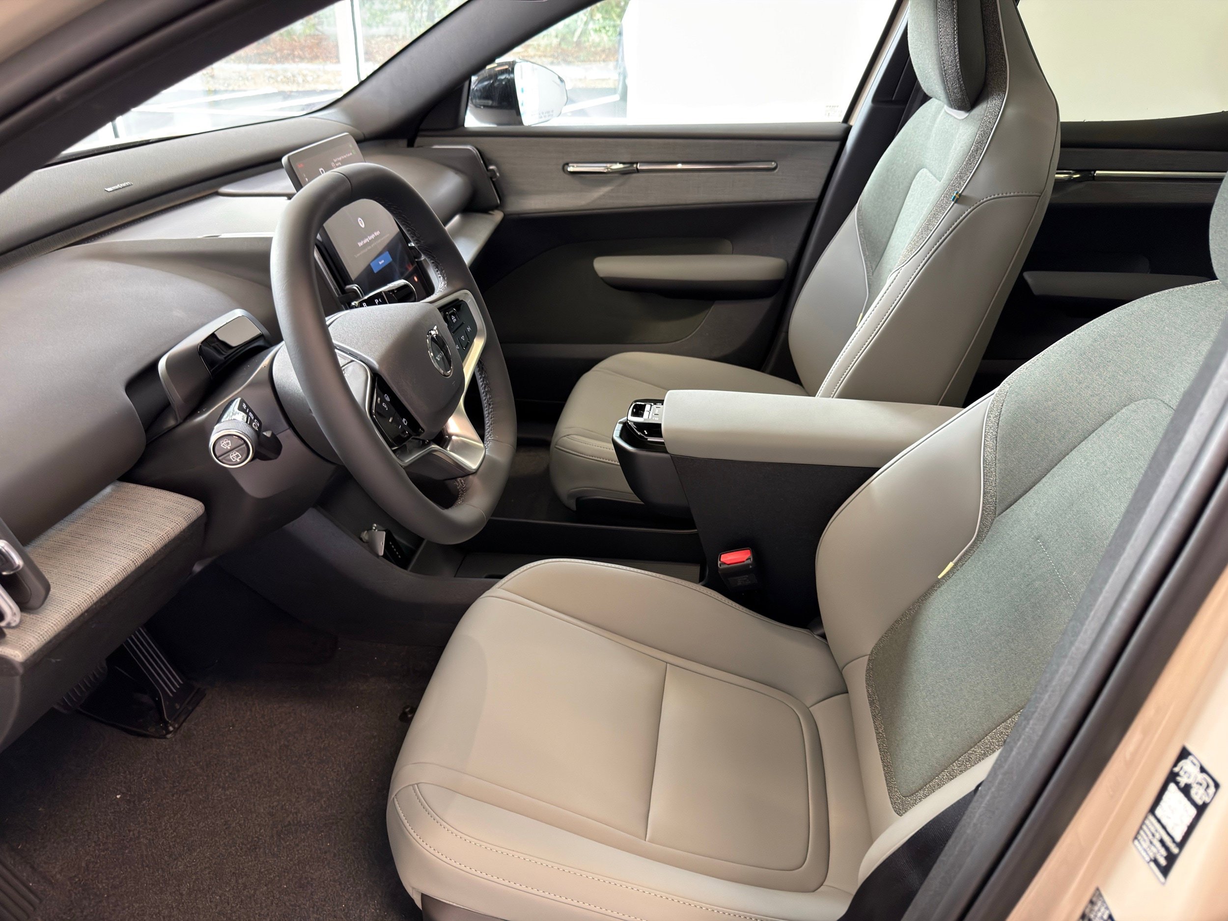 New 2026 Volvo EX30 Plus w/ Protection Package Premier AWD/4WD image 13