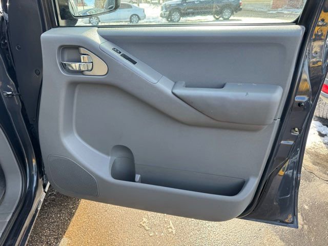 Used 2013 Nissan Frontier SV image 32