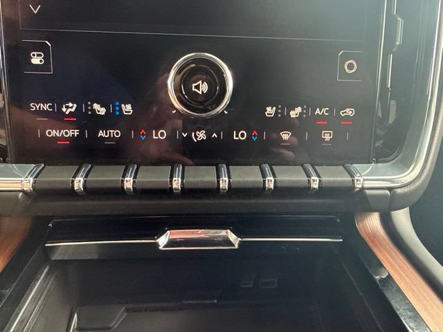 Used 2025 GMC Yukon Denali AWD/4WD image 26