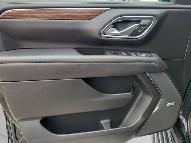 Used 2024 Chevrolet Suburban High Country AWD/4WD image 17