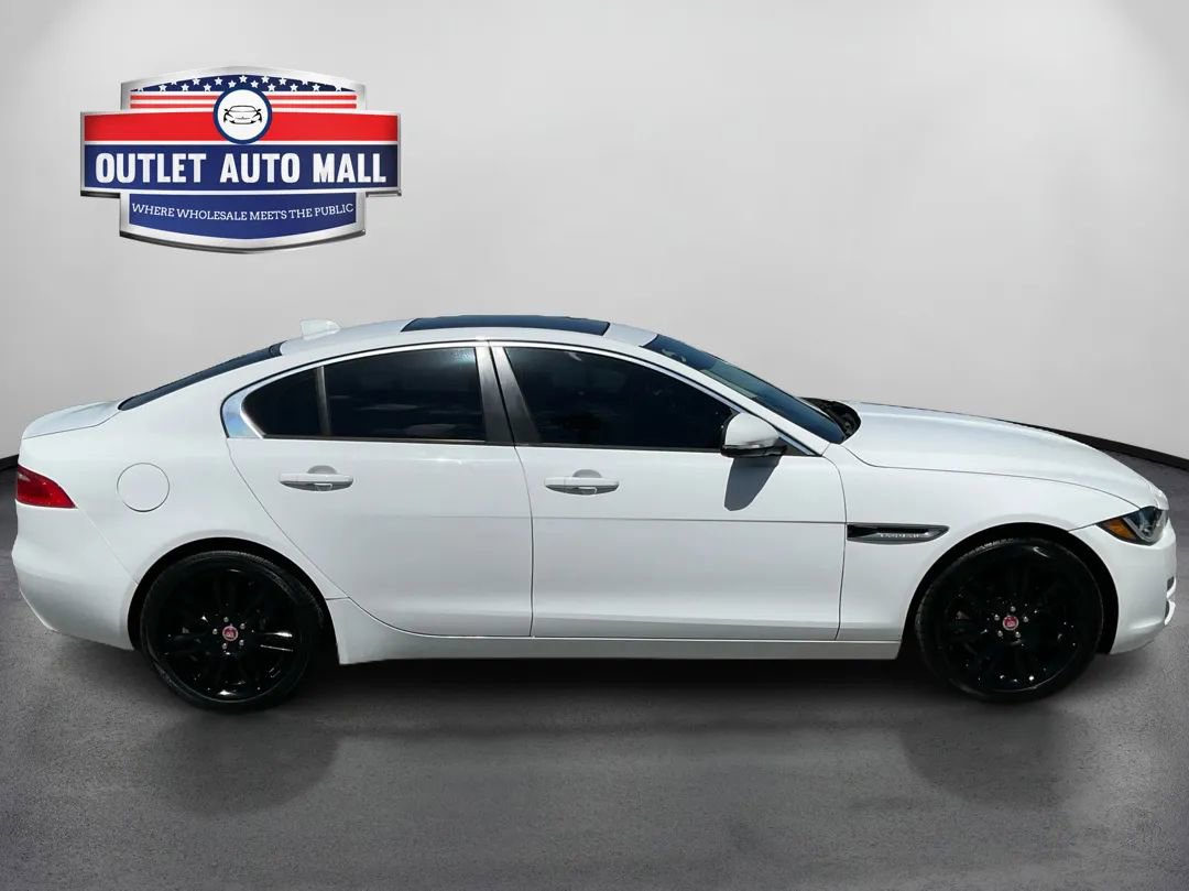Used 2017 Jaguar XE Premium RWD image 2