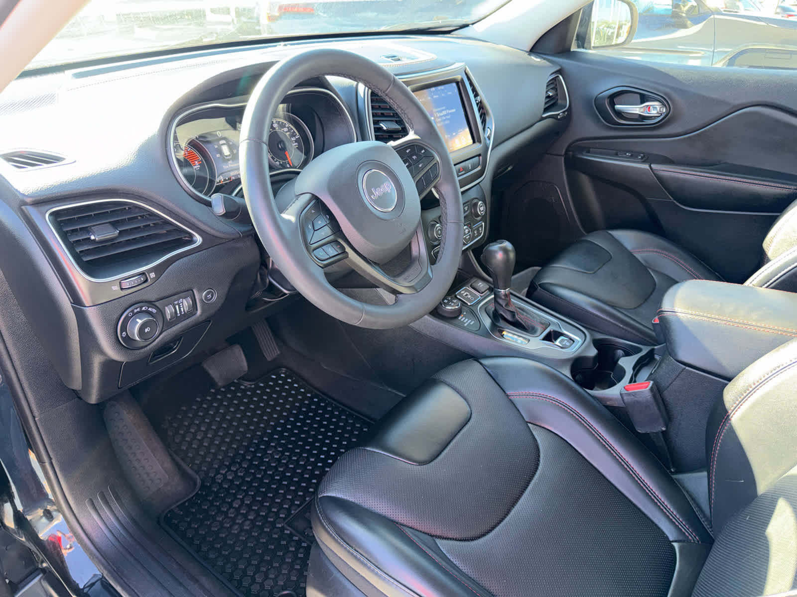 Used 2022 Jeep Cherokee Trailhawk w/ Premium Leather Package AWD/4WD image 19