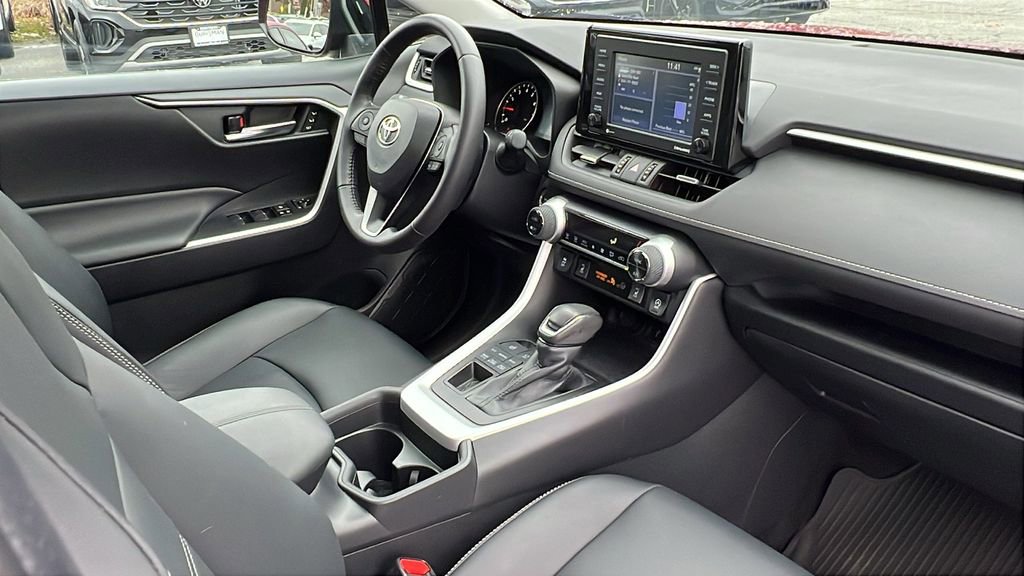 Used 2020 Toyota RAV4 XLE Premium image 11