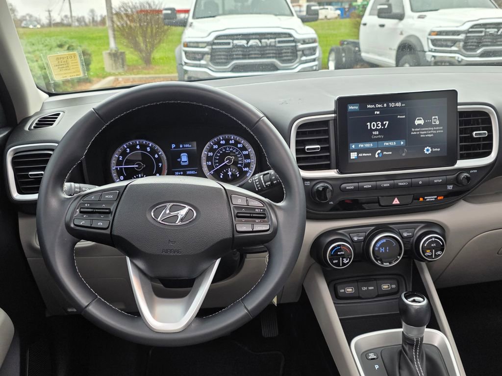 Used 2022 Hyundai Venue SEL image 33