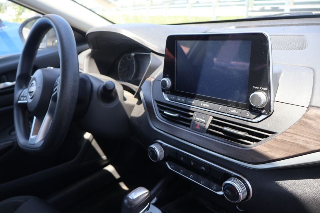Used 2024 Nissan Altima 2.5 SV FWD image 15