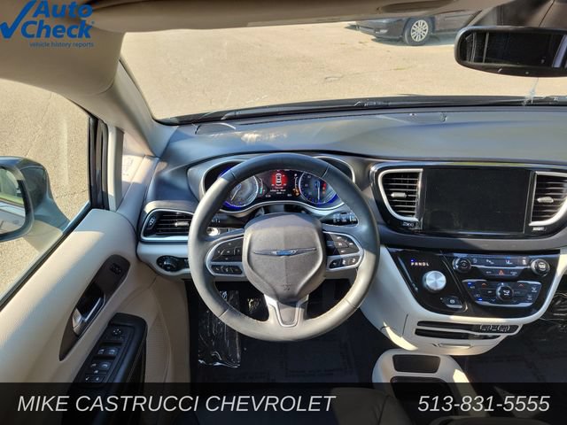 Used 2022 Chrysler Pacifica Touring-L FWD image 11