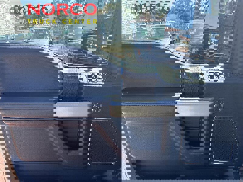 Used 2019 Ford F250 Lariat w/ Chrome Package image 17