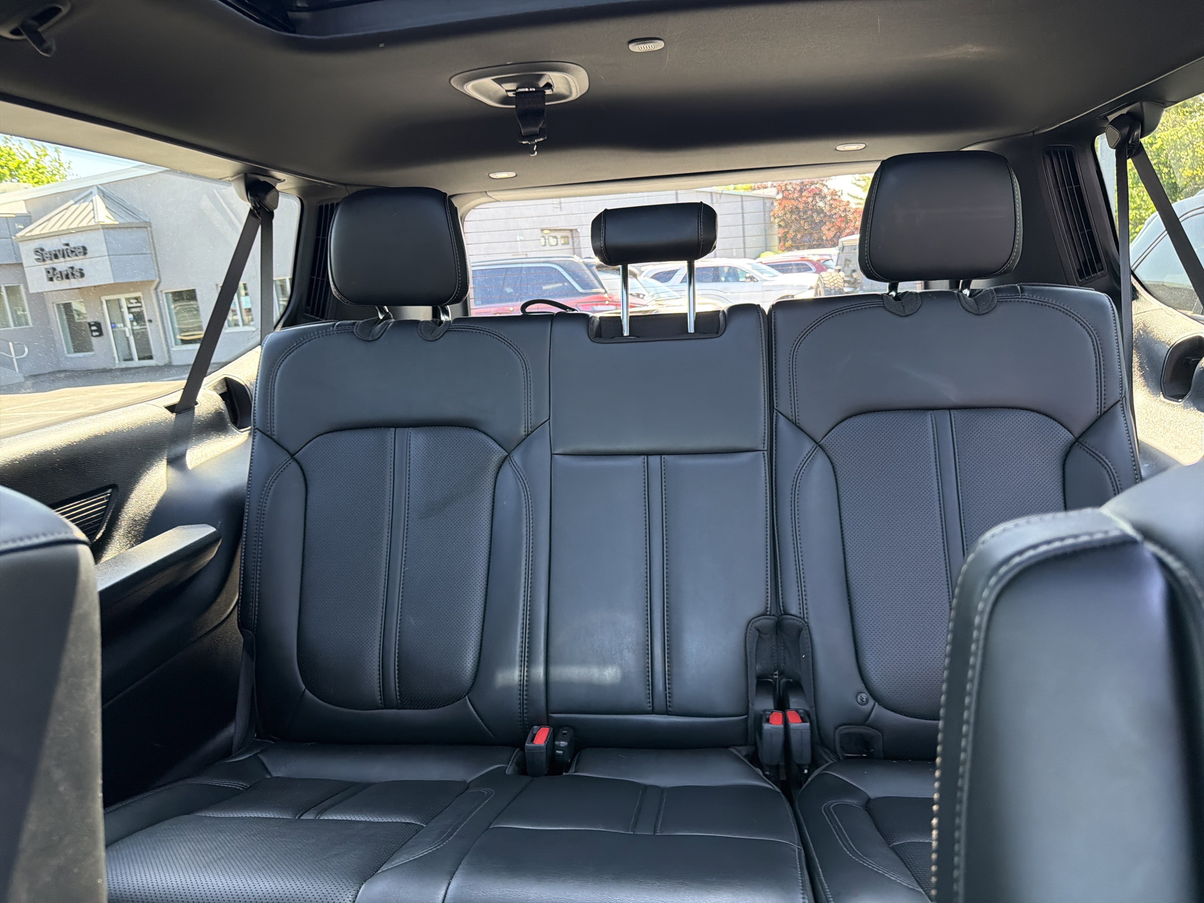 Used 2024 Jeep Wagoneer L Series III w/ Premium Group I AWD/4WD image 14