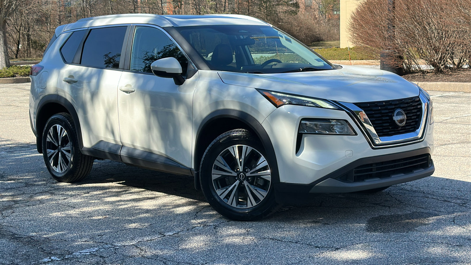 Certified 2022 Nissan Rogue SV w/ SV Premium Package image 1