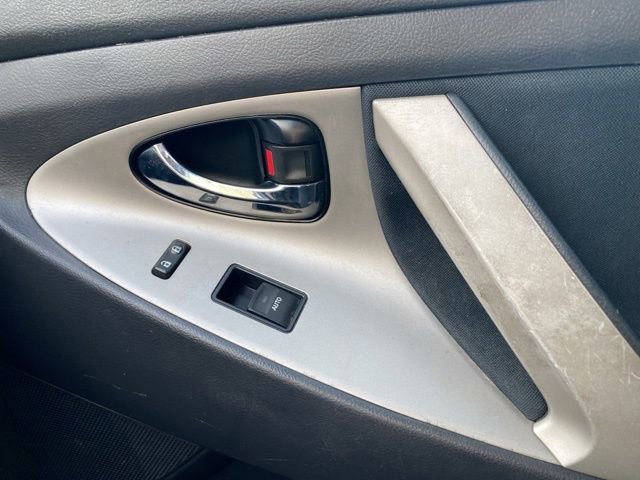 Used 2011 Toyota Camry SE w/ SE Extra-Value Pkg #1 FWD image 19