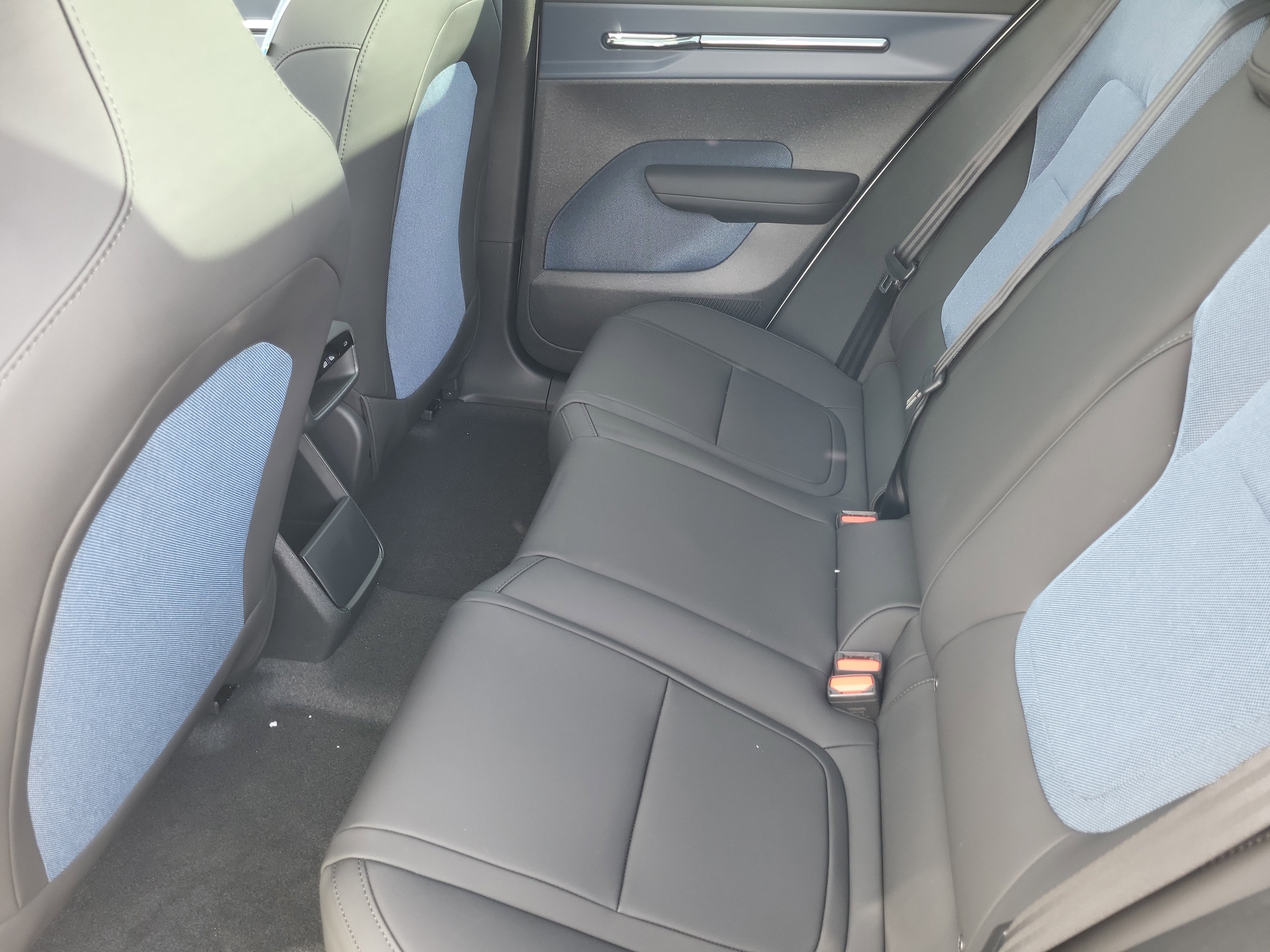 New 2026 Volvo EX30 Cross Country Ultra w/ Protection Package Premier image 18