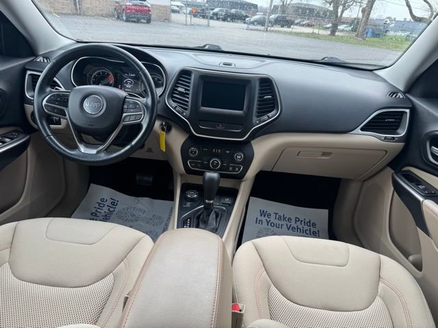 Used 2019 Jeep Cherokee Latitude w/ Cold Weather Group image 12