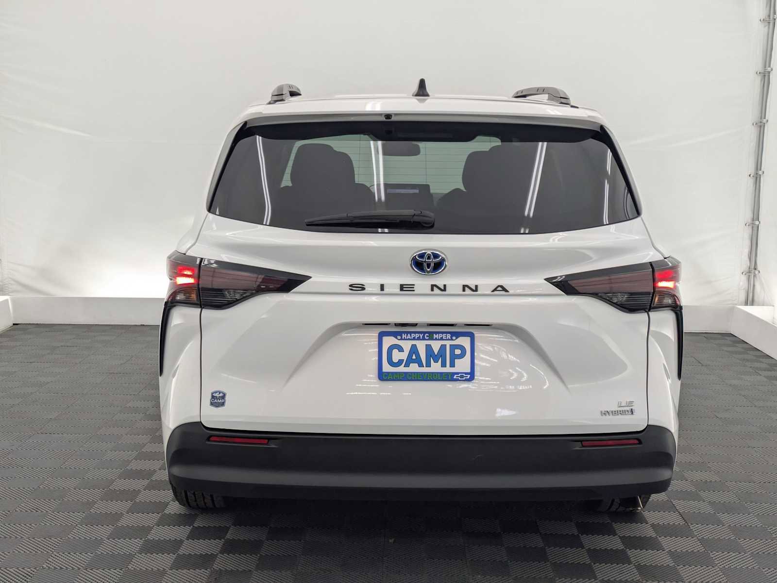 Used 2024 Toyota Sienna LE w/ LE Plus Package FWD image 5