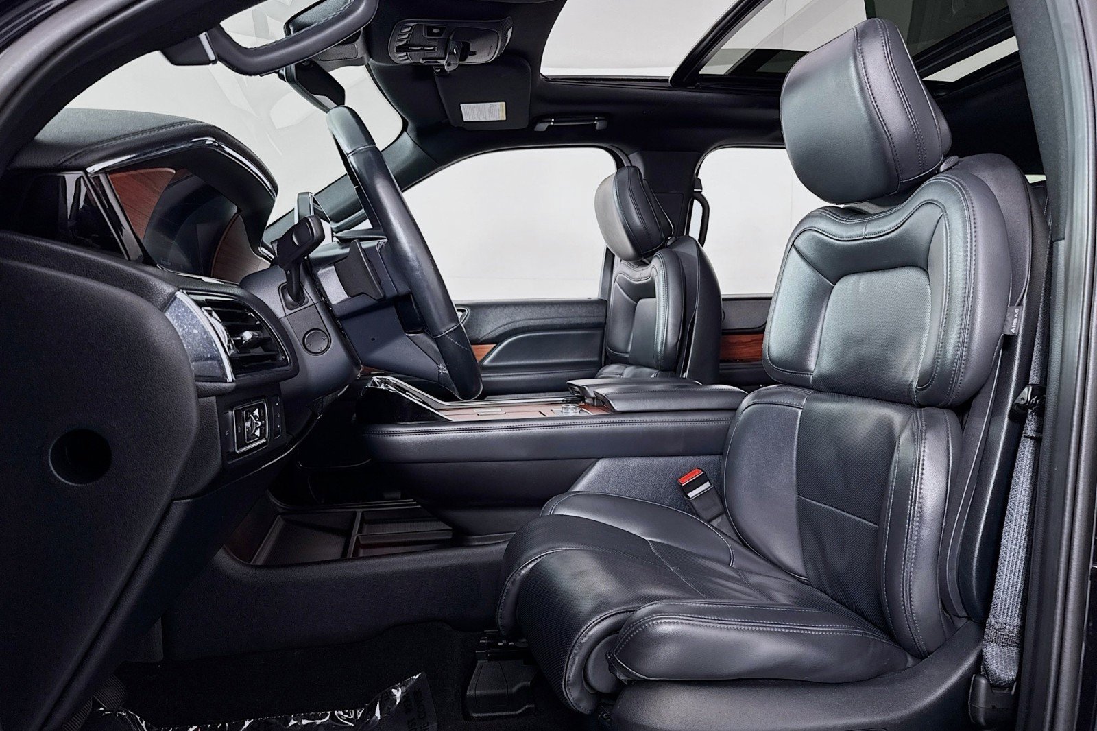 Used 2024 Lincoln Navigator Premiere AWD/4WD image 17
