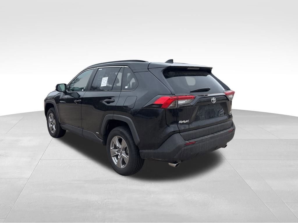 Used 2025 Toyota RAV4 XLE image 6