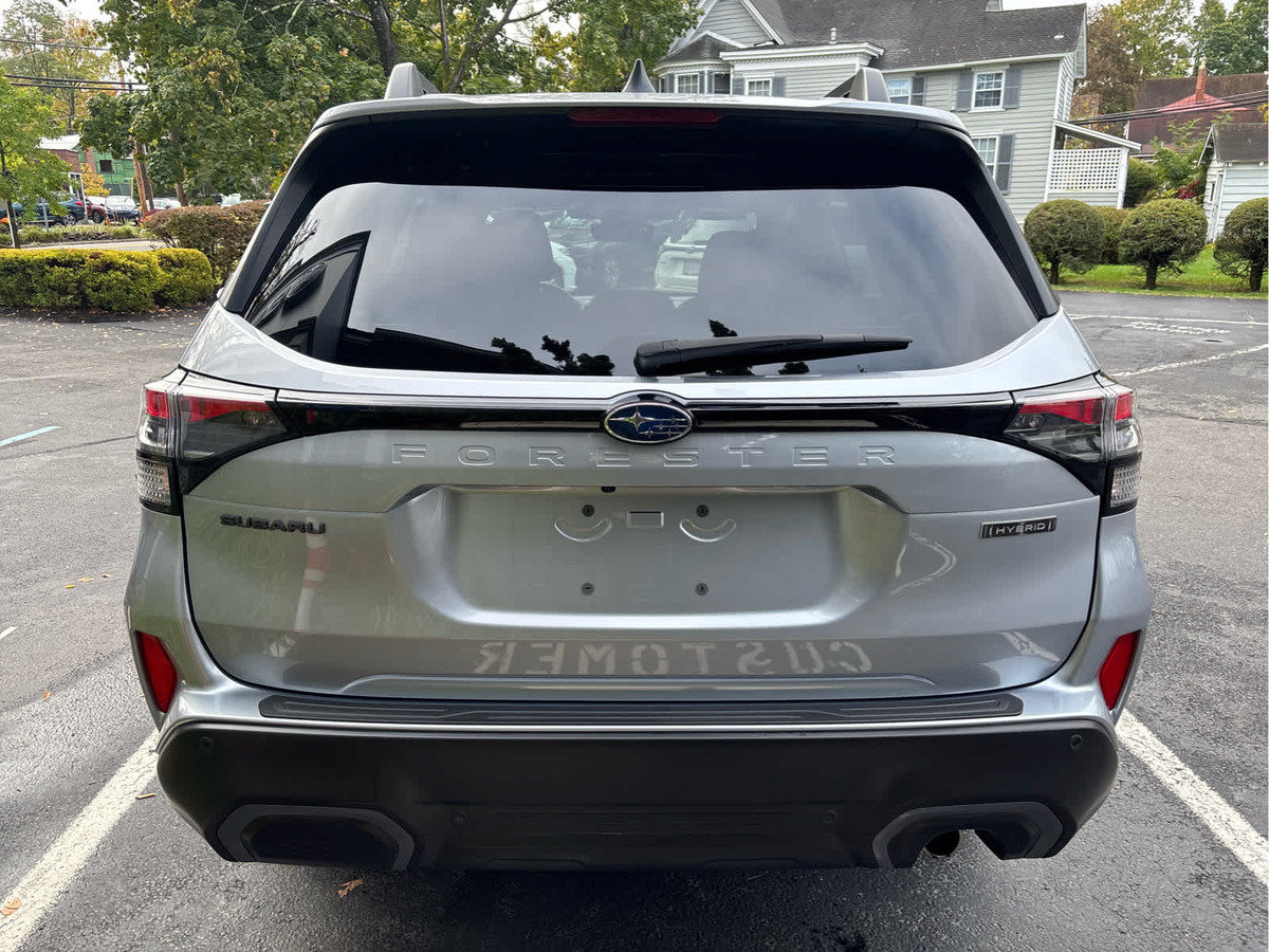 Certified 2025 Subaru Forester Limited w/ Popular Package AWD/4WD image 4