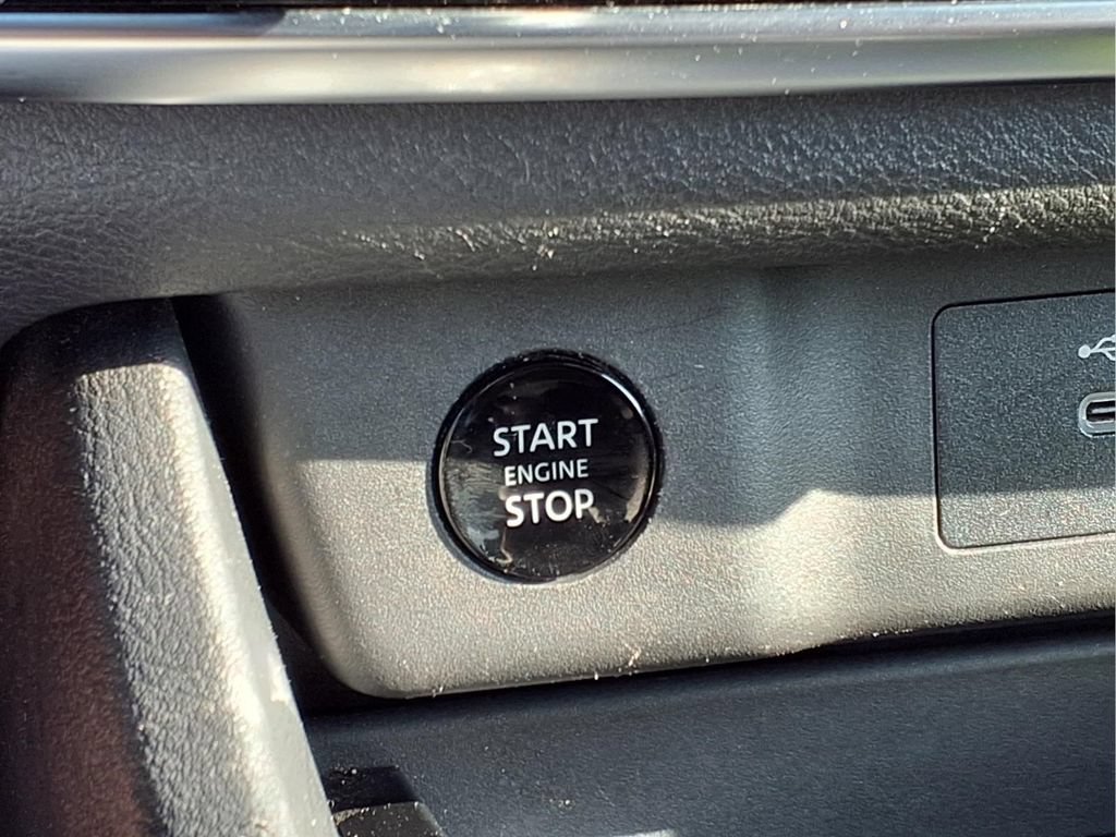 Used 2024 Nissan Rogue S FWD image 14