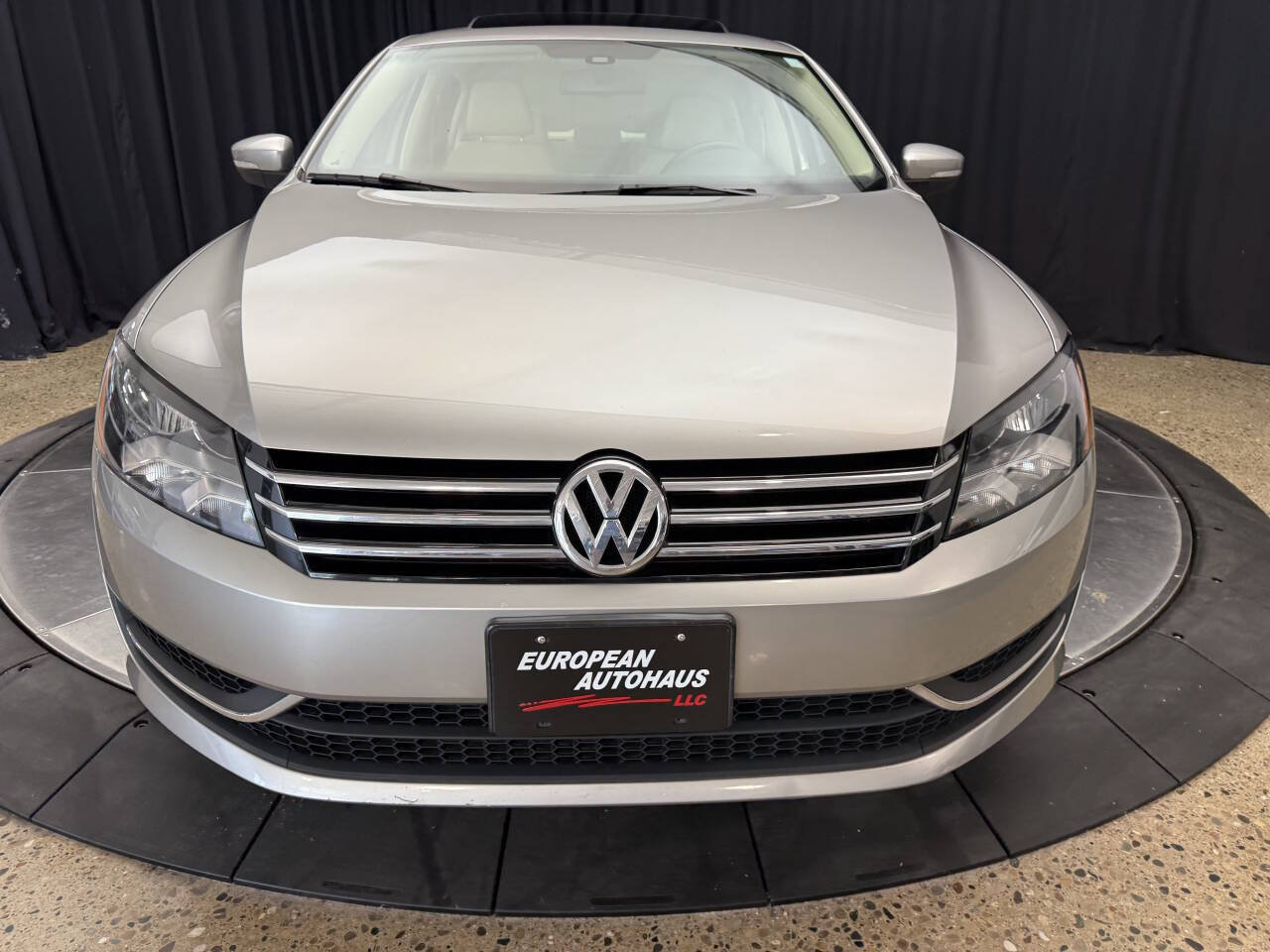 Used 2014 Volkswagen Passat 1.8T SE FWD image 3