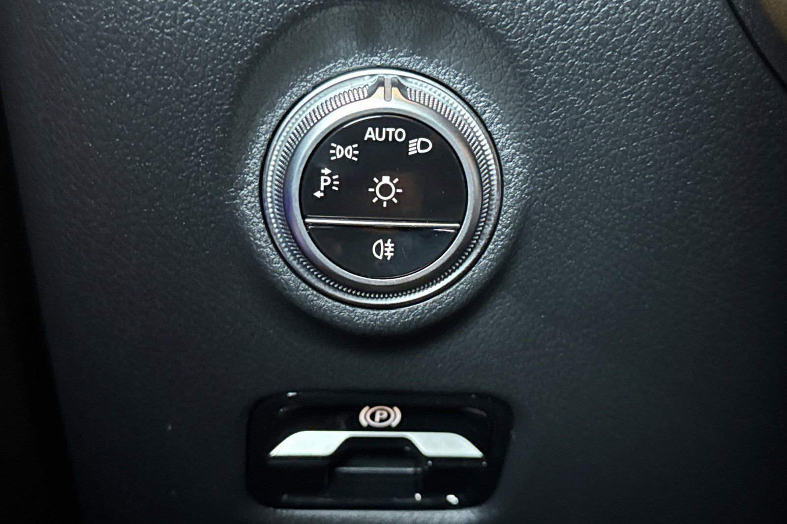 New 2025 Mercedes-Benz C 300 4MATIC Sedan image 33