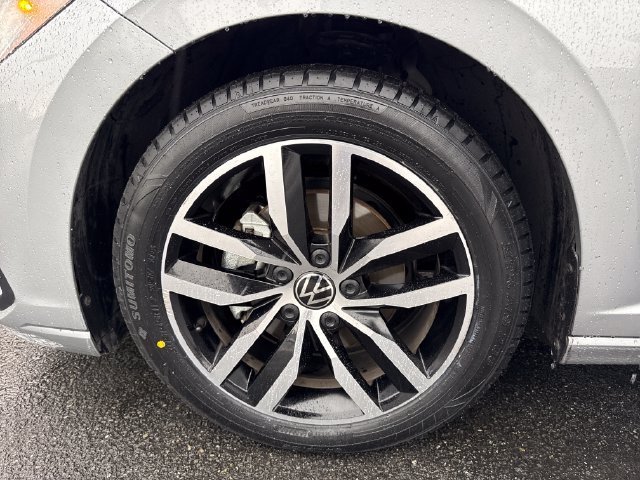 Used 2025 Volkswagen Jetta SE FWD image 27