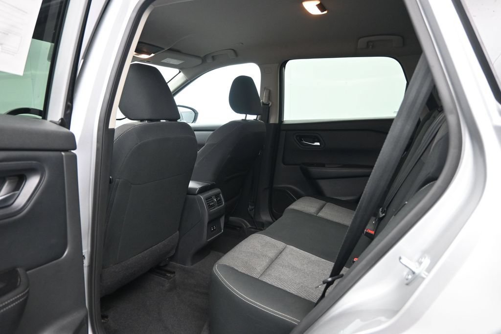 Used 2024 Nissan Rogue SV FWD image 24