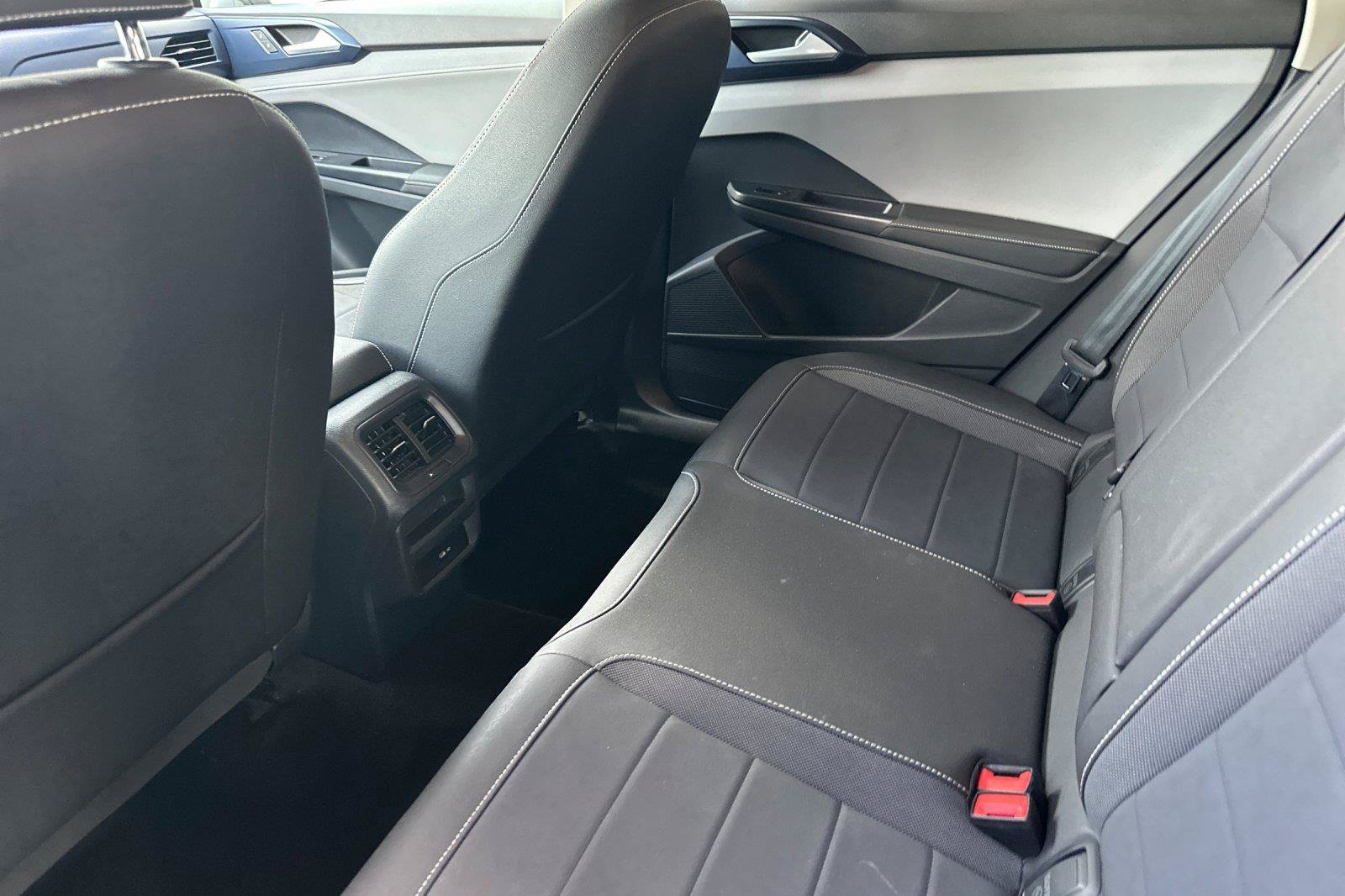 Certified 2024 Volkswagen Taos SE FWD image 11