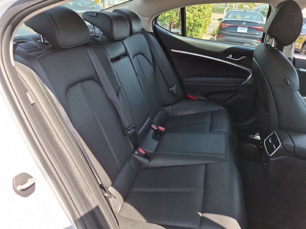 Used 2025 Genesis G70 2.5T RWD image 30