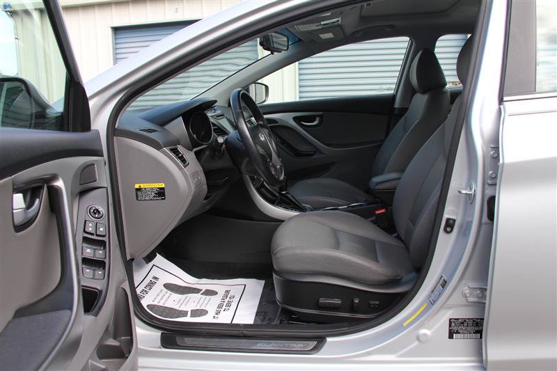 Used 2015 Hyundai Elantra Limited w/ Option Group 05 FWD image 21