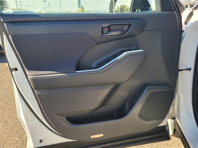 Used 2023 Toyota Highlander LE image 18