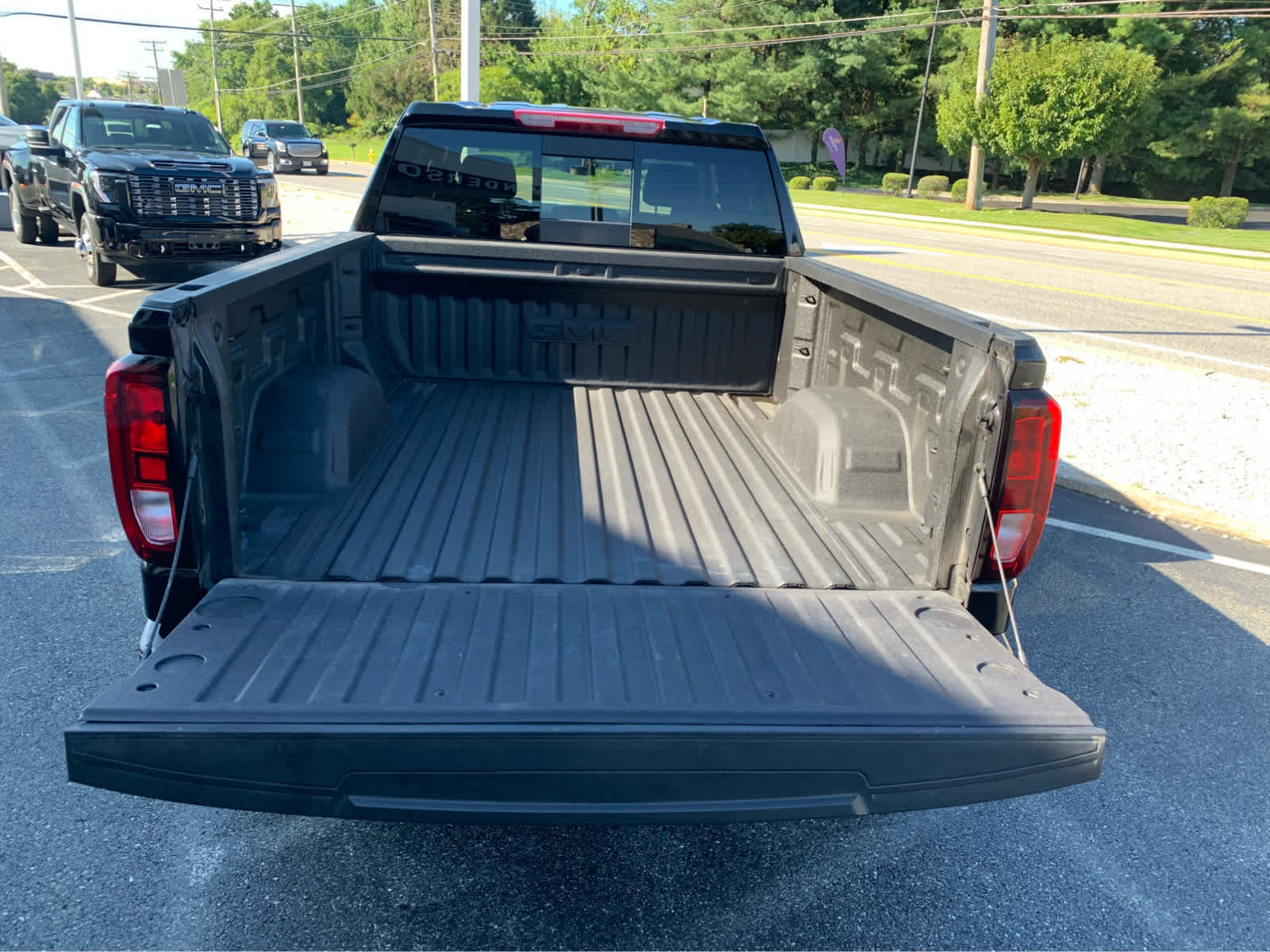 Used 2025 GMC Sierra 1500 Elevation w/ Elevation Premium Package AWD/4WD image 5