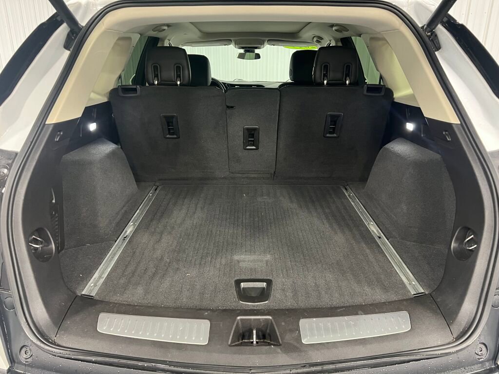 Used 2019 Cadillac XT5 Luxury w/ LPO, Black Ice Package image 7