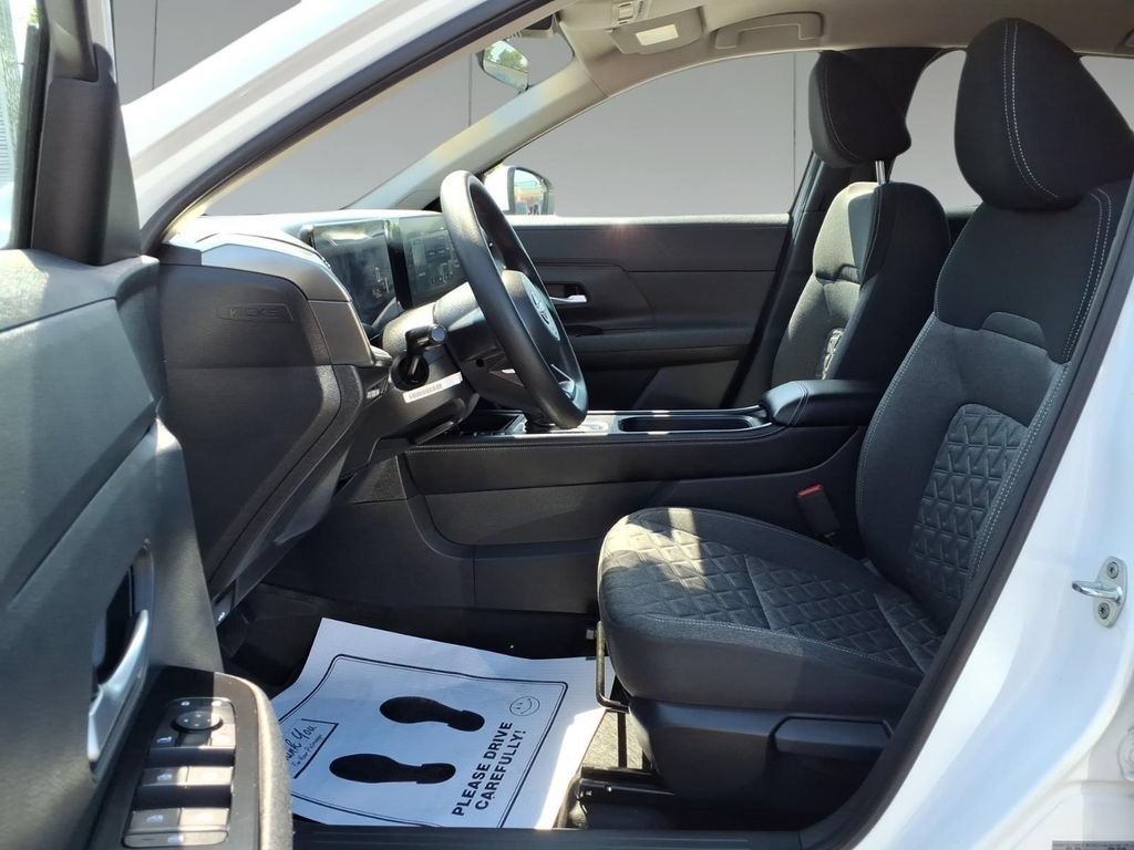 Used 2025 Nissan Kicks SV AWD/4WD image 15