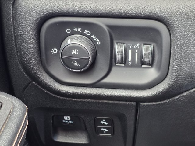 Used 2025 RAM 1500 Laramie AWD/4WD image 29