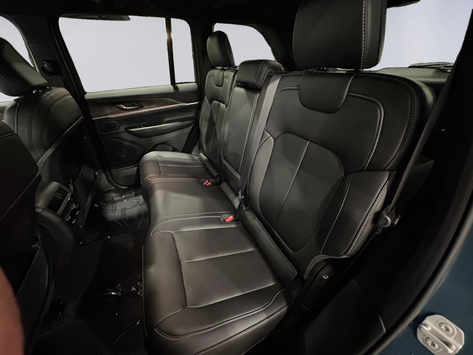 New 2027 Jeep Grand Cherokee Limited AWD/4WD image 13
