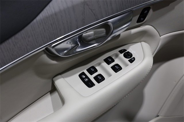 Used 2025 Volvo XC90 B6 Plus w/ Protection Package Premier image 38