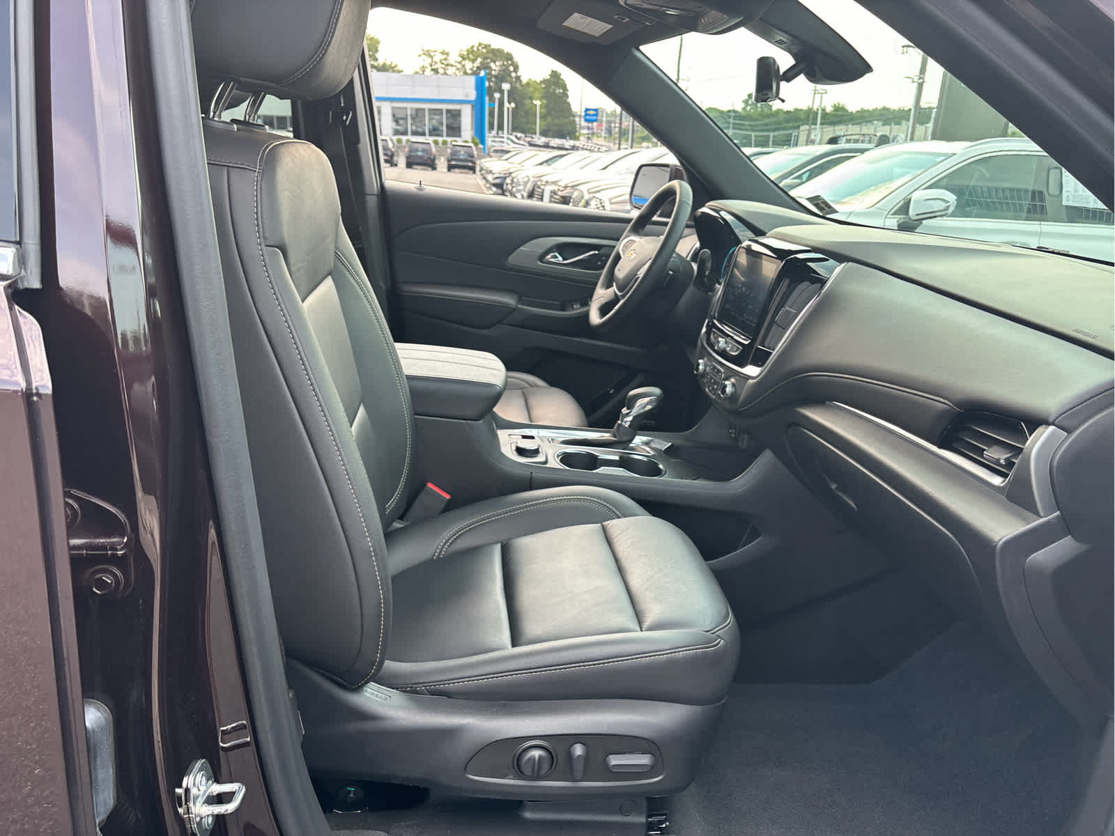 Certified 2023 Chevrolet Traverse LT w/ LT Premium Package AWD/4WD image 26