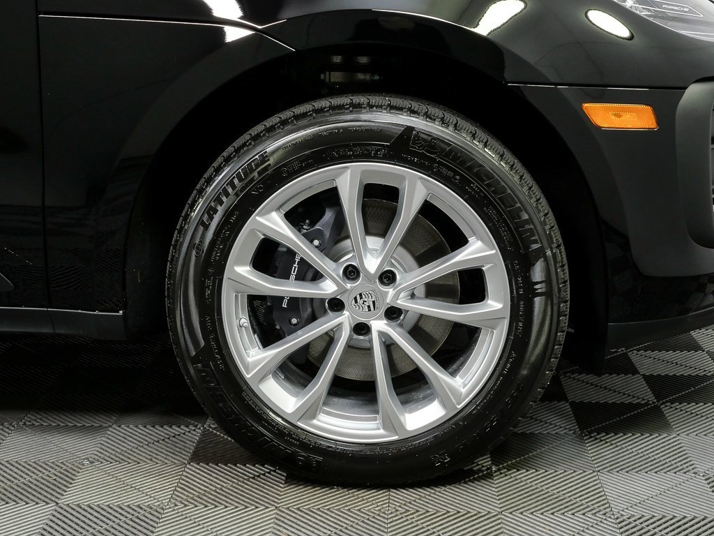 New 2026 Porsche Macan image 40