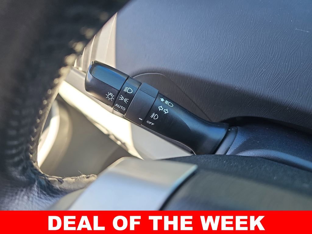 Used 2015 Toyota Prius Five image 25