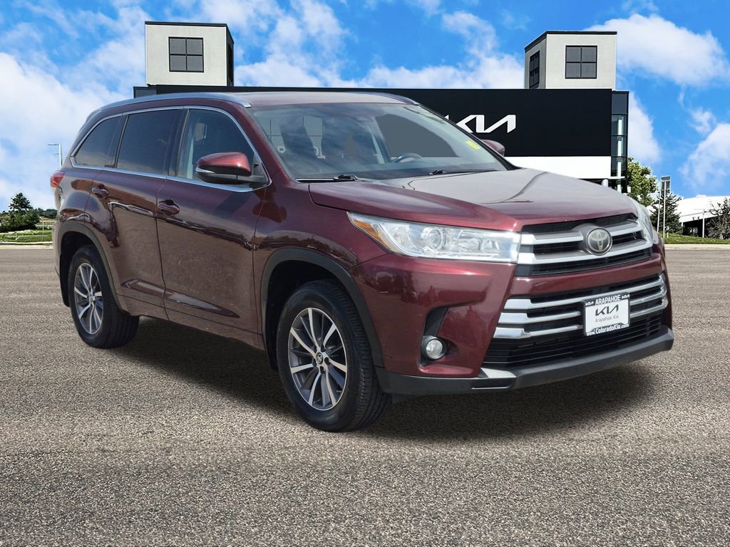 Used 2018 Toyota Highlander XLE image 2