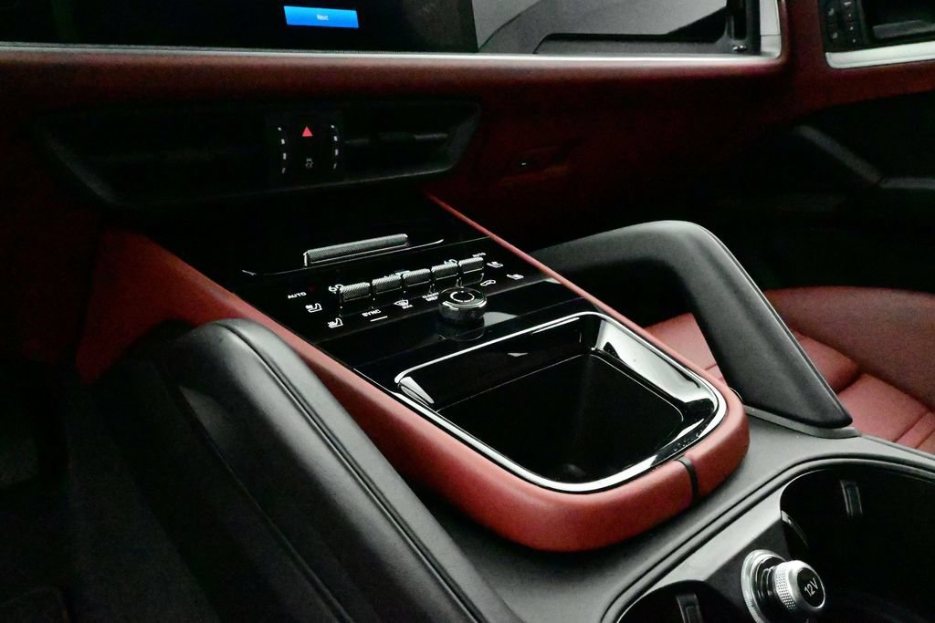 Certified 2025 Porsche Cayenne Coupe AWD/4WD image 11