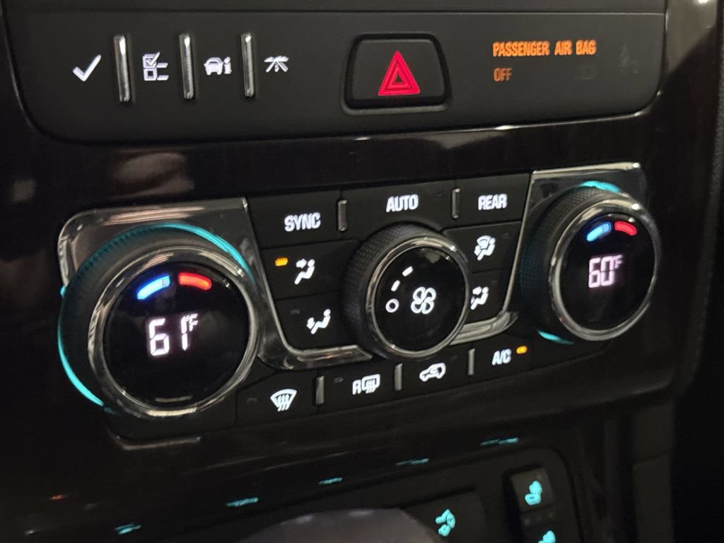 Used 2015 Chevrolet Traverse LT FWD image 16