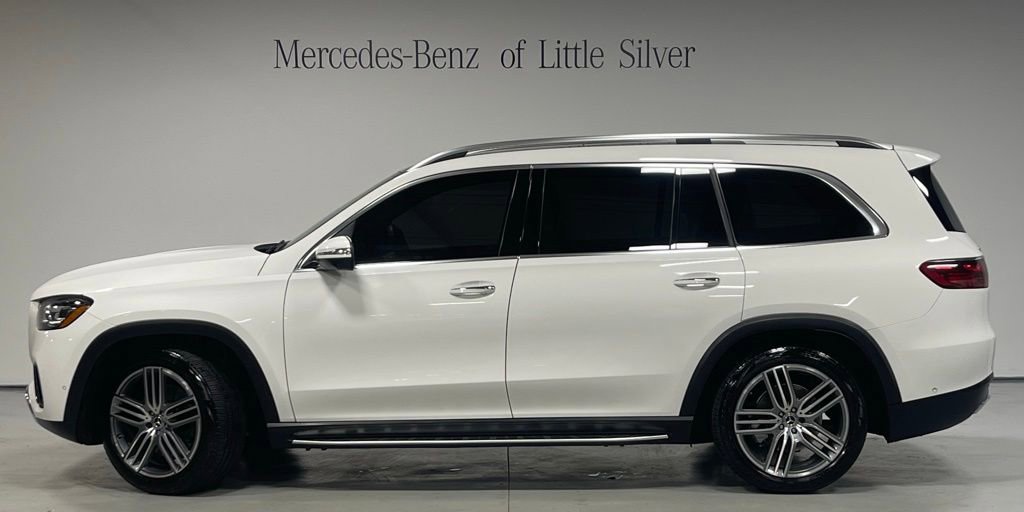 Used 2024 Mercedes-Benz GLS 450 4MATIC image 2