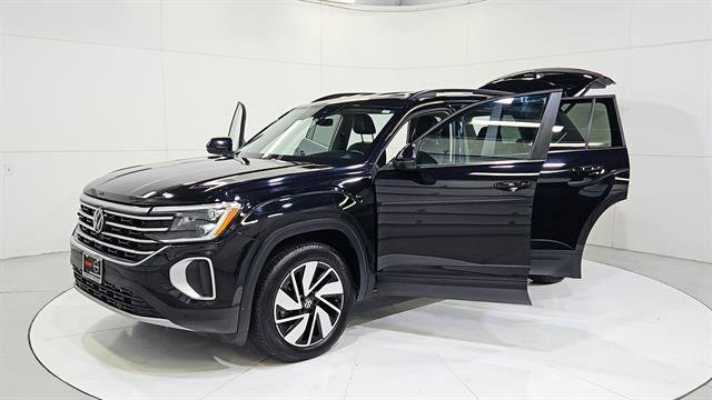 Used 2025 Volkswagen Atlas SE FWD image 30