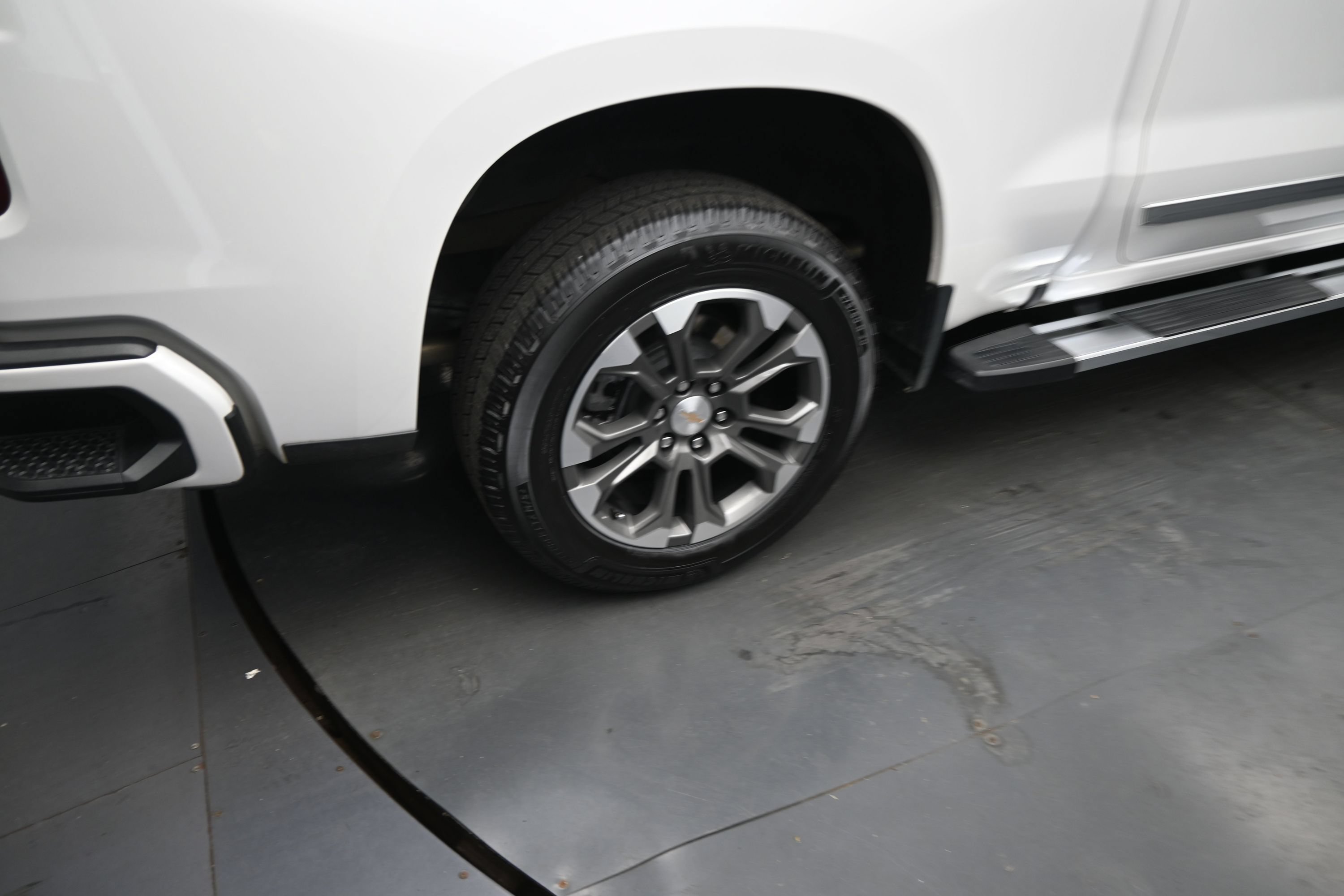 Used 2024 Chevrolet Silverado 1500 High Country w/ Z71 Off-Road Package AWD/4WD image 11