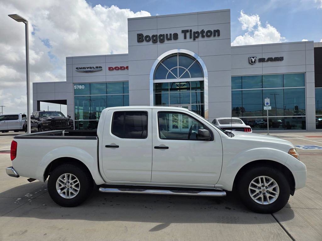 Used 2019 Nissan Frontier SV RWD image 2