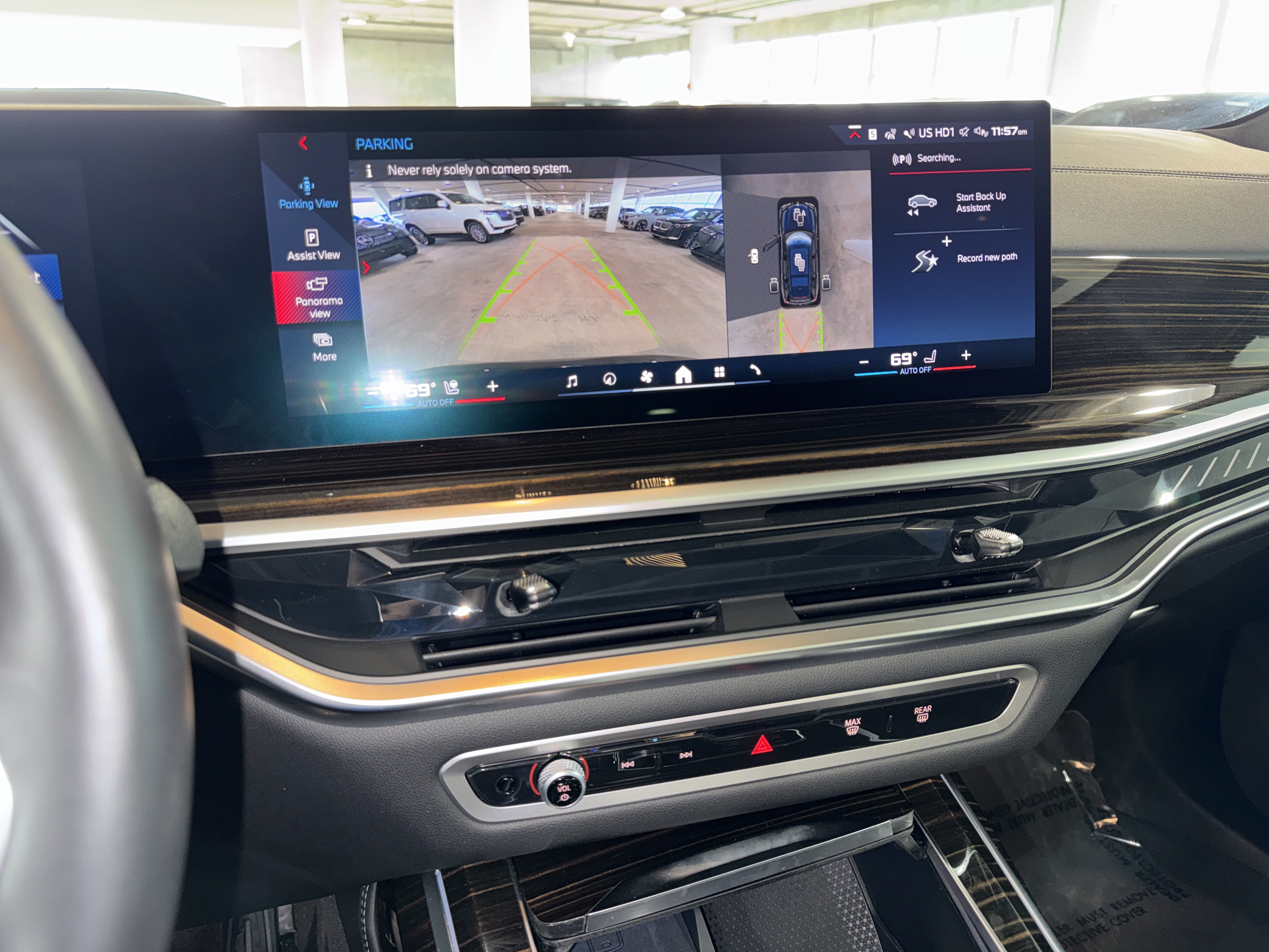 Used 2025 BMW X7 M60i AWD/4WD image 28