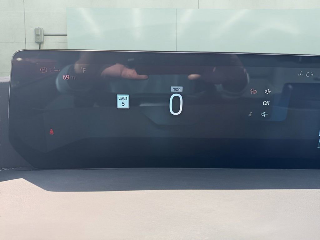 Used 2025 Ford Expedition Platinum w/ Driver's Package image 16