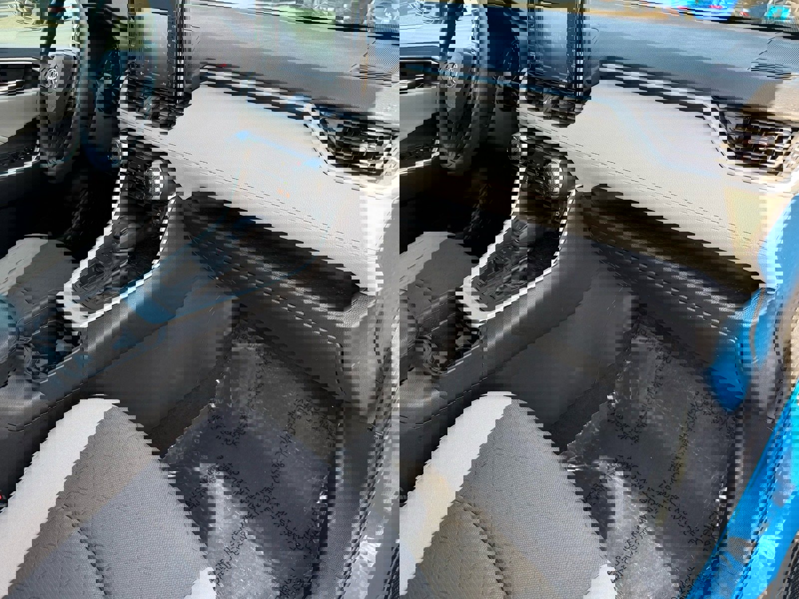 Used 2020 Toyota RAV4 XLE image 31