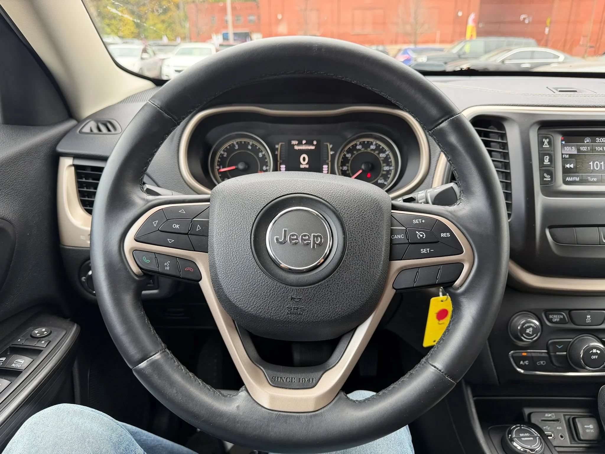 Used 2014 Jeep Cherokee Latitude AWD/4WD image 13