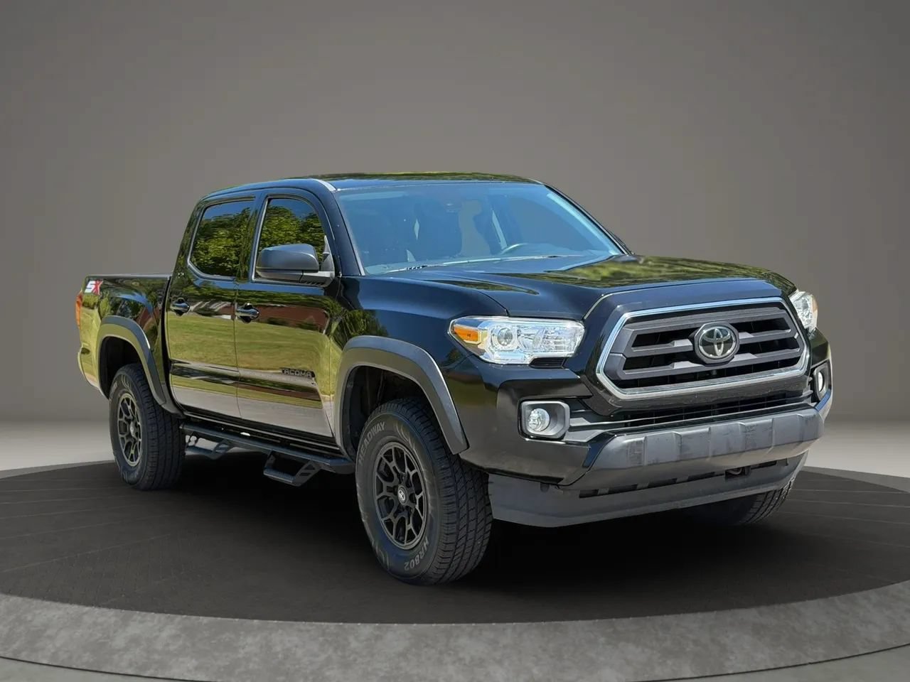 Used 2023 Toyota Tacoma SR5 RWD image 3